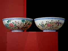 Detail images: Zwei große chinesische Eierschal-Porzellan-Kummen