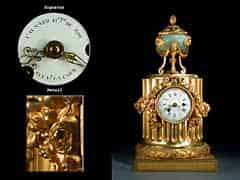 Detailabbildung: Louis XVI-Kaminuhr in Feuervergoldung