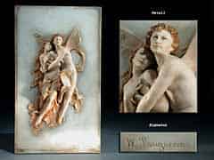 Detailabbildung: Figürliche Reliefplatte in Porzellan