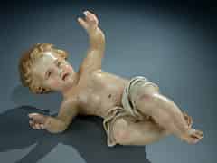 Detail images: Gefasste Figur eines liegenden Christuskindes