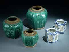Detail images: Konvolut von fünf südostasiatischen Vasen-Gefäßen