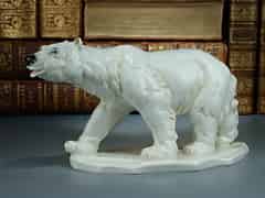Detail images: Porzellanfigur eines Eisbären in leichter Bemalung.