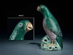 Detail images: Chinesische Porzellanfigur eines Papageien