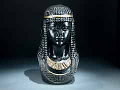 Detailabbildung: Ebonisierte Büste einer Ägypterin/Assyrerin