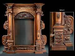 Detailabbildung: Grosser Ädikula-Rahmen im Renaissance-Stil