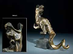Detailabbildung: Bronzefigur eines Fabelwesens