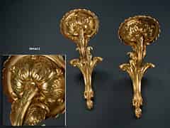 Detailabbildung: Paar feuervergoldete Bronze-Wandarme für Vasenaufstellung