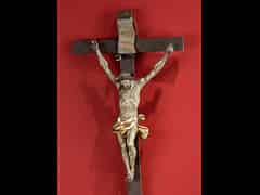Detail images: Holzkreuz mit geschnitztem und gefasstem Corpus Christi
