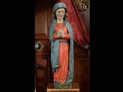 Detailabbildung: Schnitzfigur einer stehenden Maria