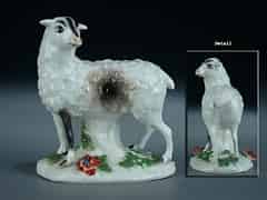 Detailabbildung: Meissener Porzellanfigur eines stehenden Schafes