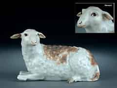 Detail images: Porzellanfigur eines liegenden Schafes