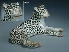 Detail images: Meissner Porzellanfigur eines liegenden Leoparden
