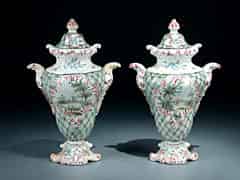 Detail images: Paar Fayence Vasen