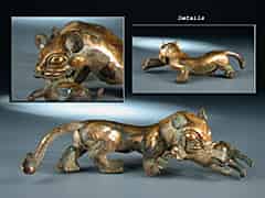 Detail images: Seltene Bronzedarstellung eines Tigers