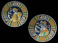 Detailabbildung: Zwei Majolika-Platten vom Deruta-Typus