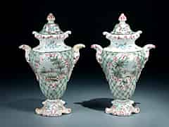Detail images: Paar Fayence-Vasen