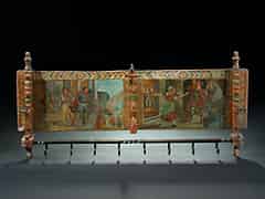 Detail images: Teil eines sizilianischen Wagens als Garderobe umgearbeitet. Breites Holzbrett mit Malerei