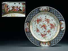 Detailabbildung: Meissner Porzellanteller mit Chinoiserienund der großen Schwertermarke von 1725 - 1730