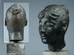 Detailabbildung:  Bronze-Kopf einer jungen Frau