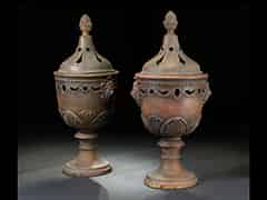 Detailabbildung: Paar Terrakotta-Vasen