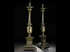 Detail images: Paar monumentale italienische Bronze-Kerzenleuchter