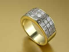 Detailabbildung: Ring mit Diamanten in Prinzessschliff, zus. ca 3,8 ct. 18 kt Gelbgold, “ATSMON“.