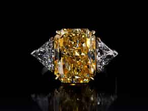 Detail images:   Fancy Yellow Diamantring