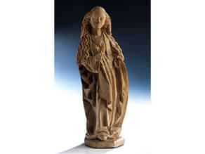 Detailabbildung:  Gotische Tonfigur einer weiblichen Heiligen