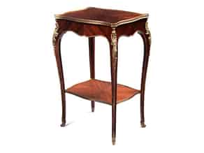 Detailabbildung:   Kleines Tischchen im Louis XV-Stil