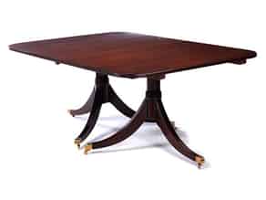 Detailabbildung:   Großer Tisch im klassizistischen Stil zum Ausziehen