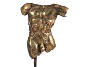 Detailabbildung:  Großer Männertorso in Bronze