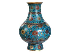 Detail images:  Große Cloisonné-Vase im Hu-Typus