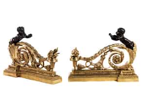 Detailabbildung:   Paar elegante Kaminböcke mit Putten