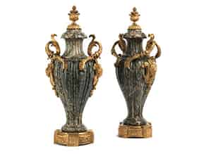 Detailabbildung:  Paar dekorative Vasen