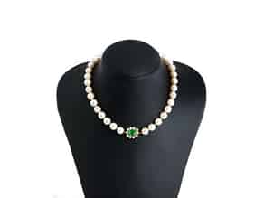 Detailabbildung:   Perlenkette mit Smaragd-Diamantverschluss