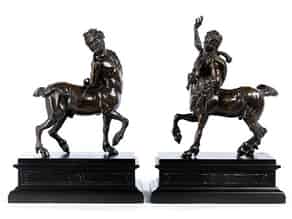 Detailabbildung:   Paar Bronzeskulpturen von Centauren