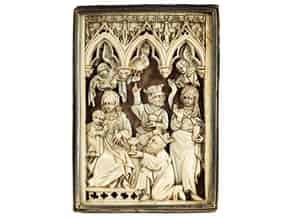 Detailabbildung:  Elfenbeinrelief in gotischem Stil mit Darstellung der „Anbetung der Könige“