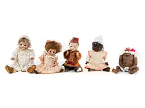 Detailabbildung:   Konvolut von fünf Puppen