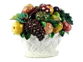 Detail images:   Majolika-Korb mit Frucht- und Gemüsegebinde