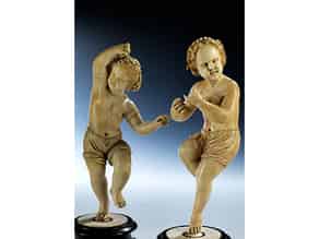 Detail images:  Paar Elfenbeinschnitzfiguren tanzender kleiner Mädchen