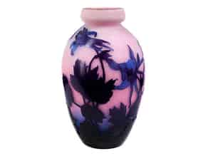 Detail images:  Delatte-Vase mit Akeleidekor