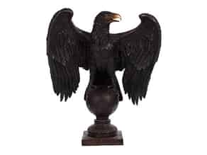 Detailabbildung:   Monumentale Bronzeskulptur eines Adlers