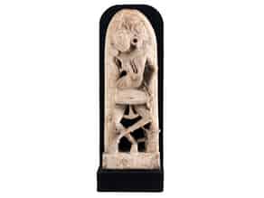 Detail images:   Indische Steinfigur einer Tempeltänzerin