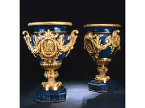 Detailabbildung:  † Paar Vasen aus Lapislazuli im Louis XIV-Stil