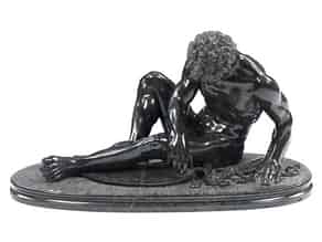 Detail images:  Skulptur des sterbenden Galliers in Serpentin