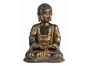 Detailabbildung:   Sitzende Figur des Buddha