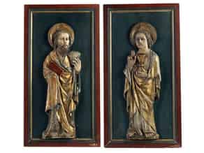 Detailabbildung:  Relief der Hl. Jacobus und Johannes