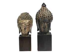 Detailabbildung:  Zwei Köpfe des Buddha Shakyamuni