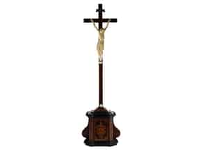 Detailabbildung:  Qualitätvolles Holzkreuz mit Corpus Christi in Elfenbein