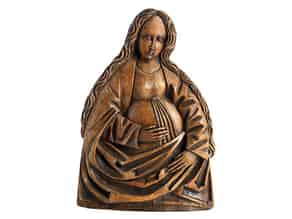 Detailabbildung:  Spätgotisches Schnitzrelief „Maria mit gesegnetem Leib“